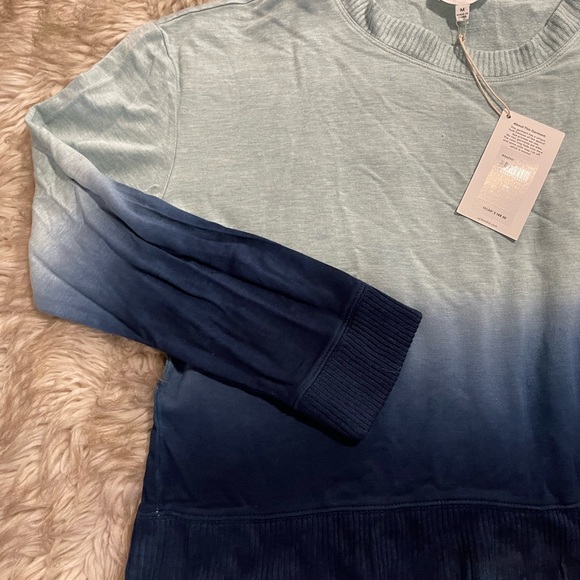 Top - Picture 2 of 4